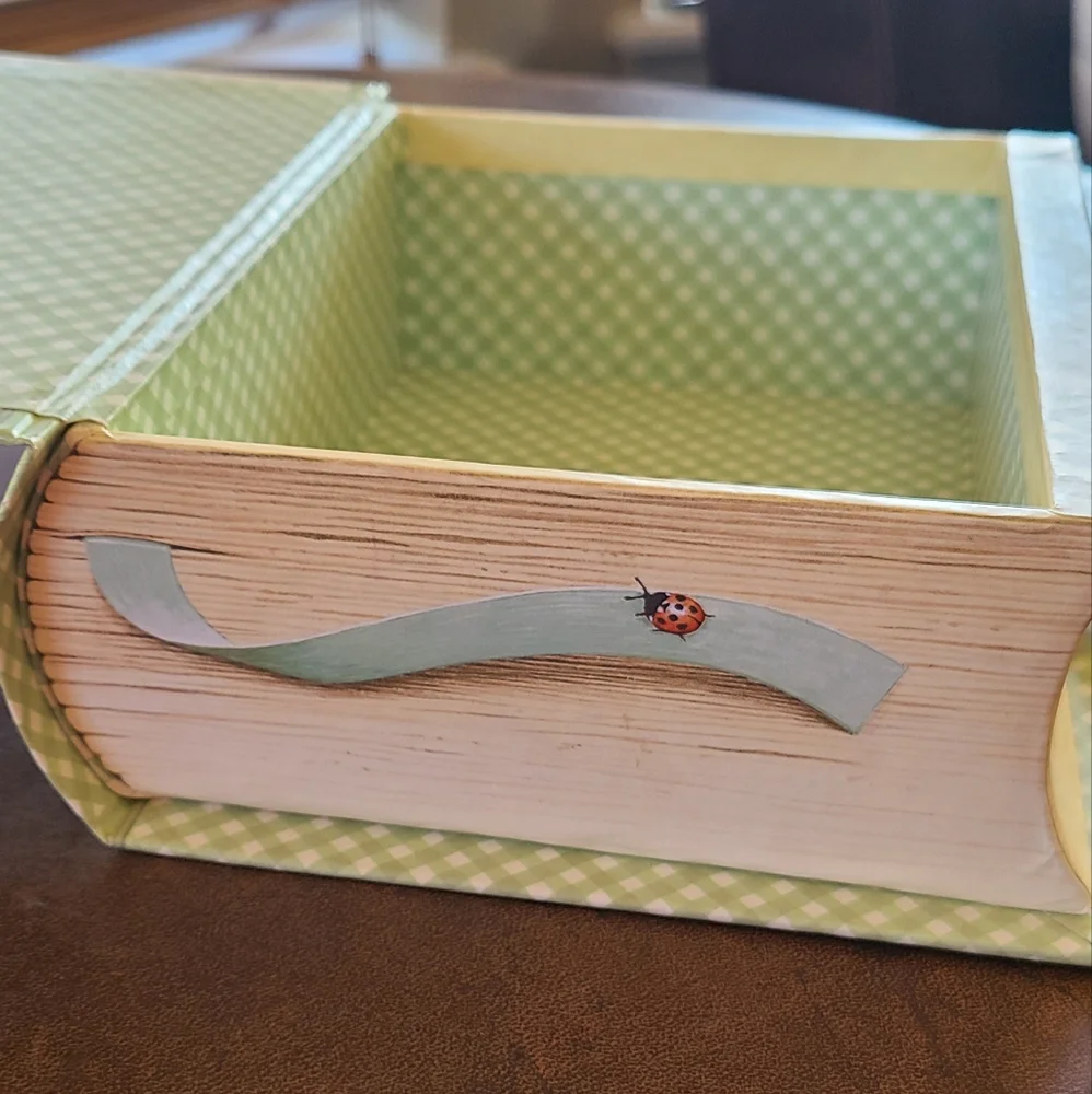 Marjolein Bastin book shaped box with ribbon ties.🐣